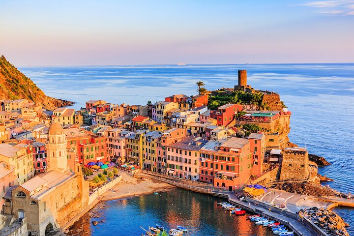 Croisière au coucher du soleil Cinque Terre avec apéritif au départ de Monterosso