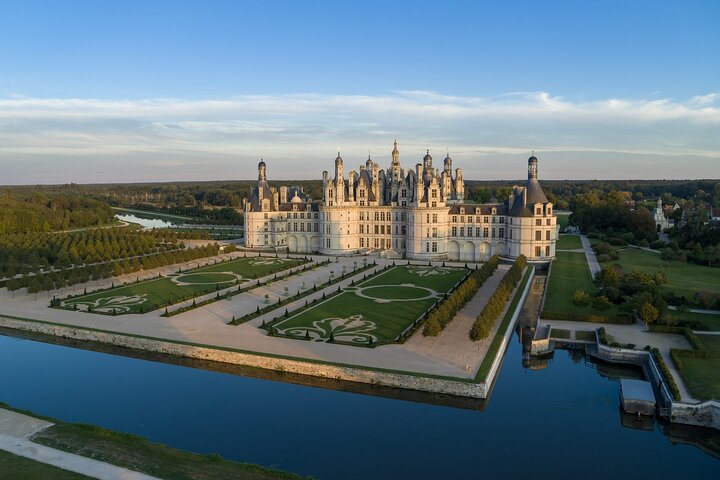 Excursión de un día a los castillos de Chenonceau, Chambord y las cuevas de Ambacia desde Tours o Amboise