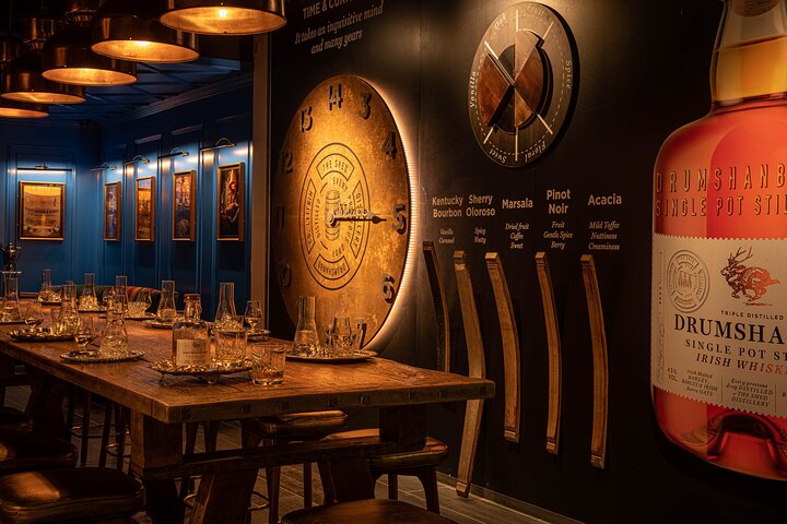 Guidad tur till Shed Distillery av PJ Rigney i Leitrim