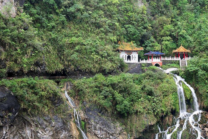 Taroko Gorge, Qingshui Cliffs og Qixingtan Beach Tour fra Hualien