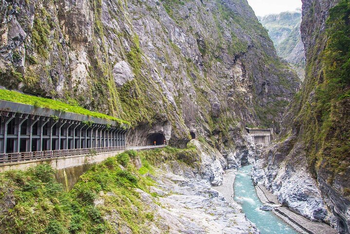 Taroko Gorge, Qingshui Cliffs og Qixingtan Beach Tour fra Hualien