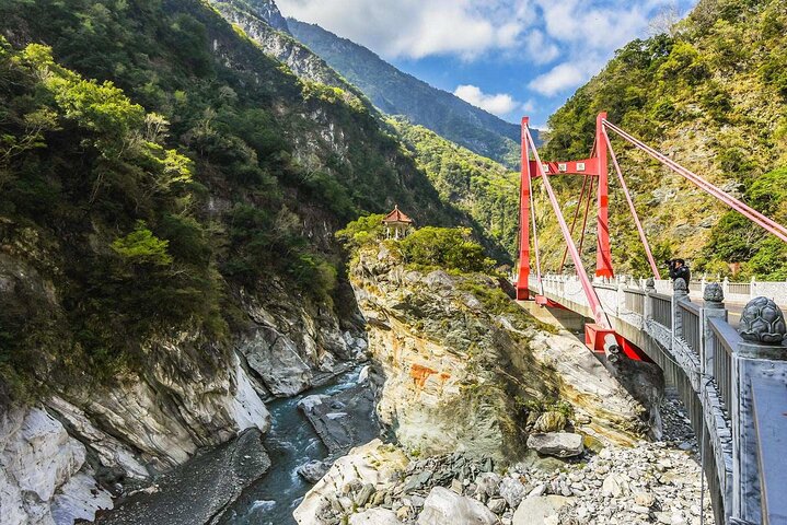 Taroko Gorge, Qingshui Cliffs og Qixingtan Beach Tour fra Hualien