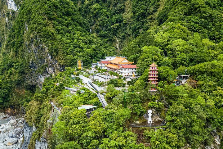 Taroko Gorge, Qingshui Cliffs og Qixingtan Beach Tour fra Hualien