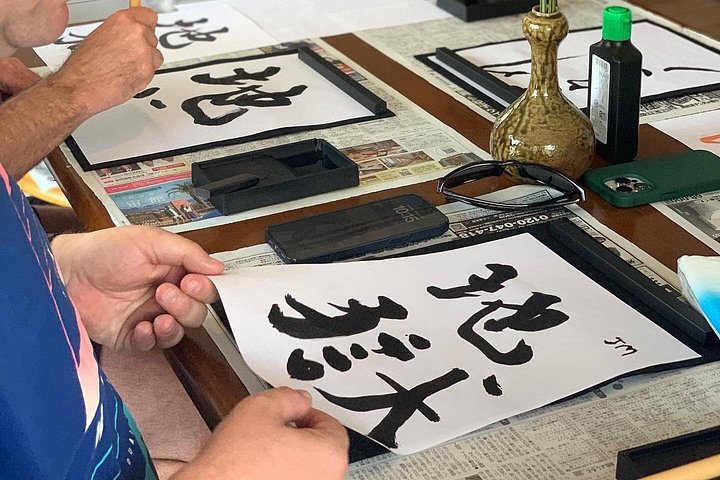 Kalligrafieles voor beginners in een eeuwenoud Japans huis