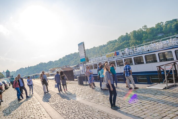 Prague Sightseeing Boat Cruise with Buffet Dinner