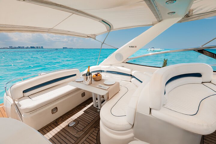 Private Premium Yacht 46FT Rental in Cancún
