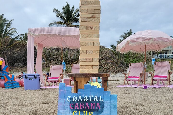 Strandstoelverhuurservice met Cabana en JBL Speaker en meer