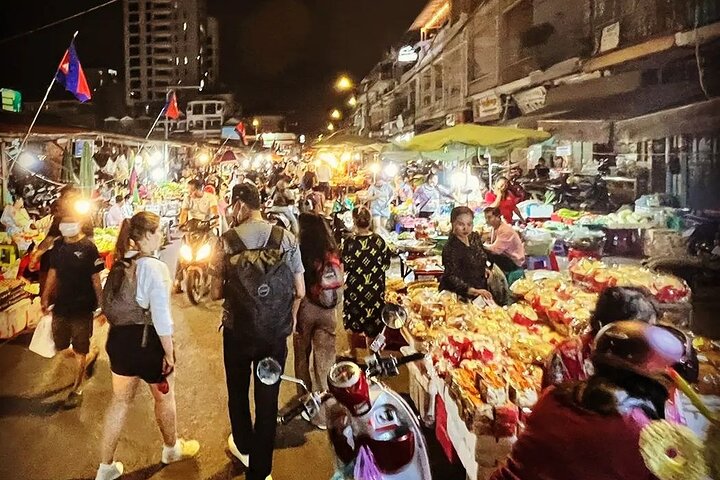 Den ultimative Phnom Penh mad tur af Tuk Tuk: 20 smagsprøver og drikkevarer