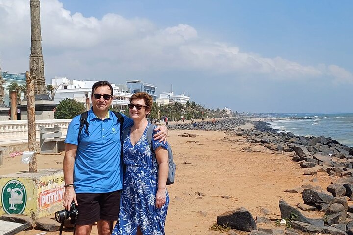 Pondi Marvels: Auroville & French Colony Tour fra Trichy