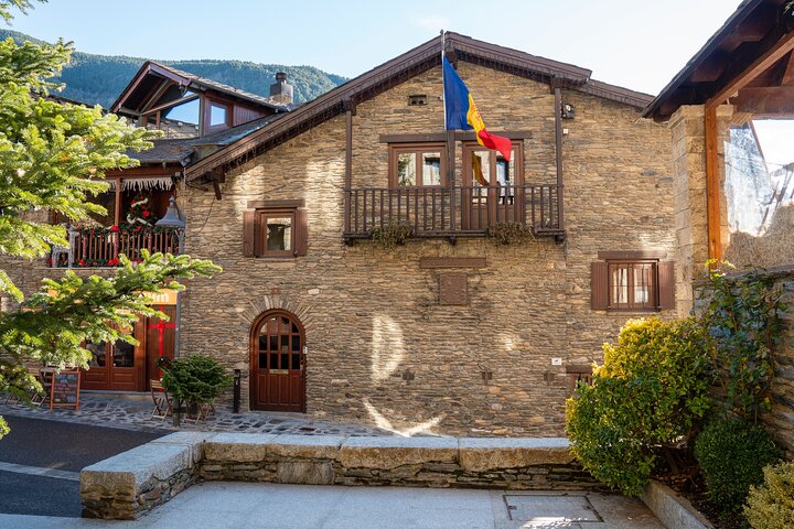 Passeio a pé privado por Andorra com guia local e traslado
