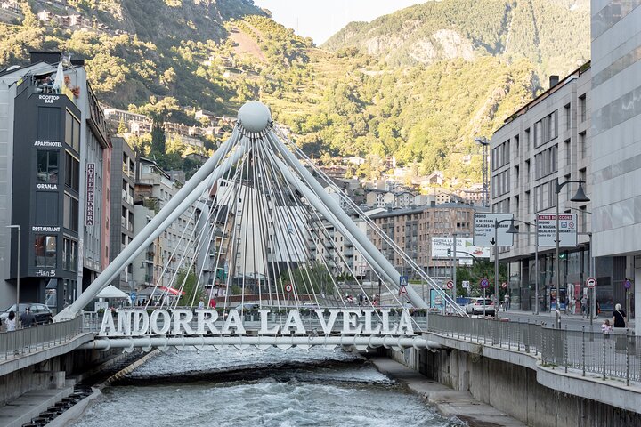 Passeio a pé privado por Andorra com guia local e traslado