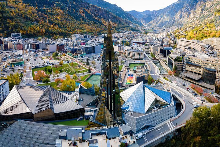 Passeio a pé privado por Andorra com guia local e traslado