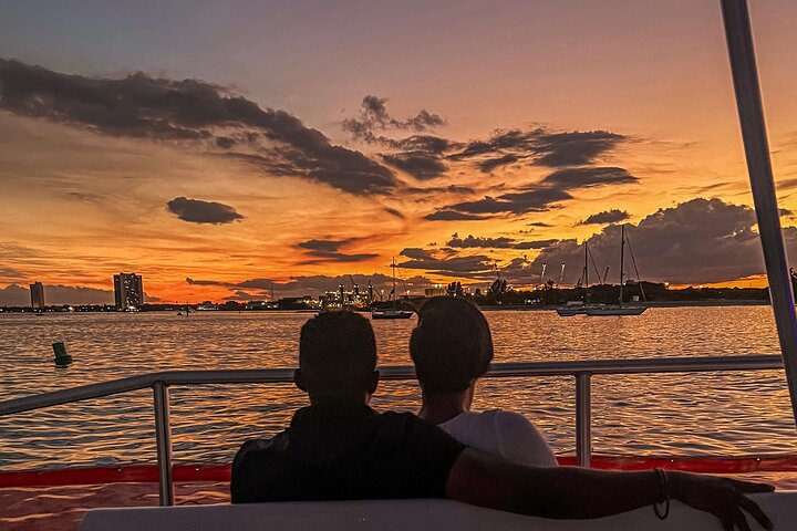 Schilderachtige Hakuna Matata zonsondergang cruise in West Palm Beach