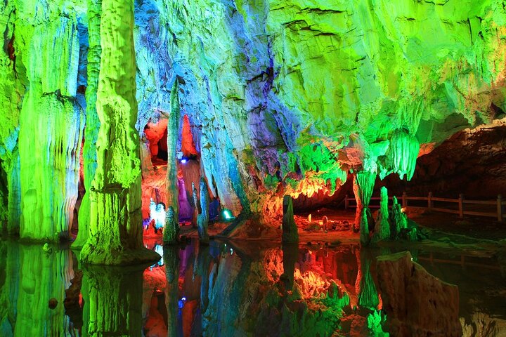 Excursión privada de un día al bosque de piedras de Kunming y Jiuxiang y almuerzo