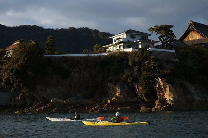 Explore la naturaleza que inspiró las películas de Ghibli en kayak (medio día)
