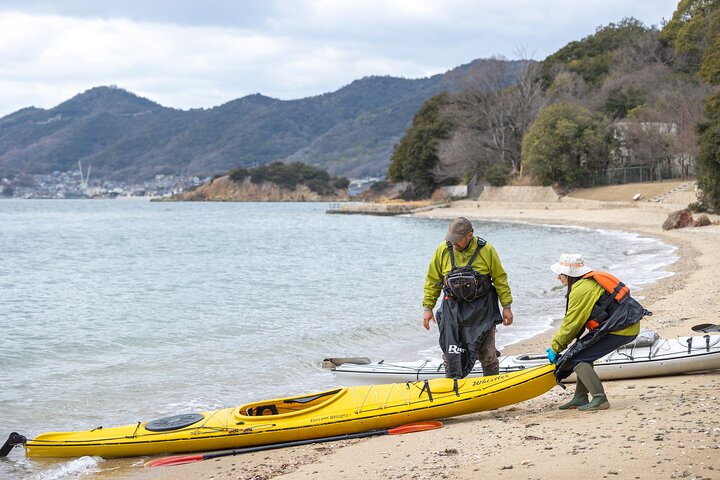 Explore la naturaleza que inspiró las películas de Ghibli en kayak (medio día)