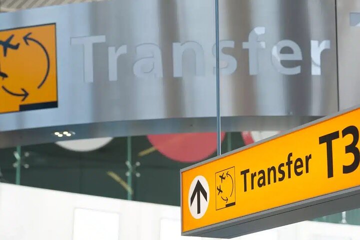 Privater Transfer in die Stadt und zum Flughafen Athen von Korinth oder Loutraki