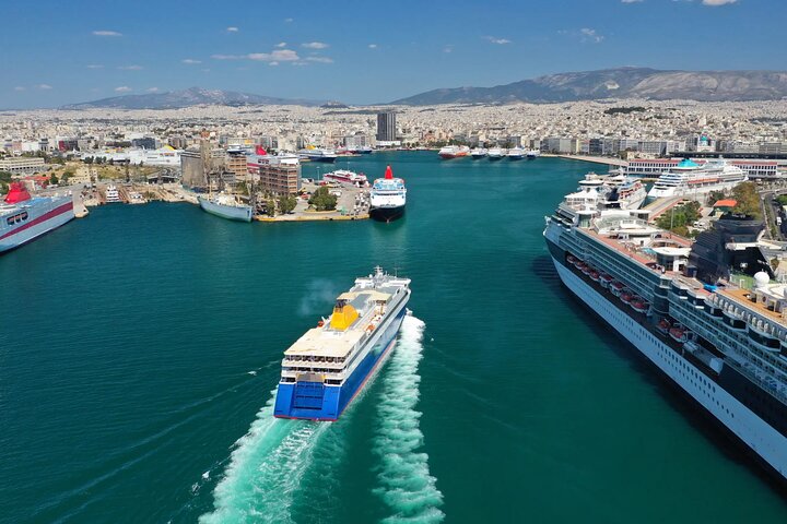 Privater Transfer in die Stadt und zum Flughafen Athen von Korinth oder Loutraki