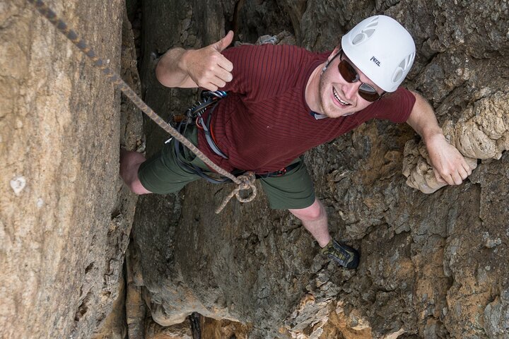 Avventura di arrampicata su roccia e discesa in corda doppia a Dyurrite / Monte Arapiles