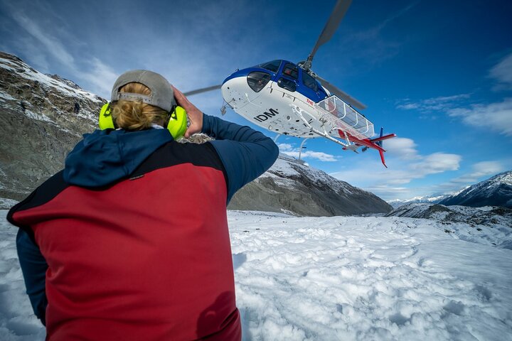 Mount Cook : 3 - Hour Tasman Glacier Heli-Hike
