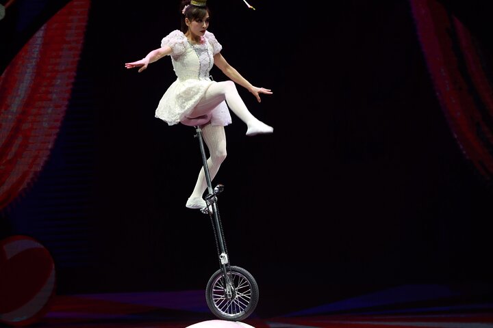 Acrobati straordinari: grande spettacolo del circo di Shanghai a Branson