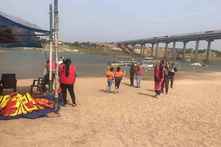 Excursão de dia inteiro ao Alligator Eco Park em Morena saindo de Gwalior