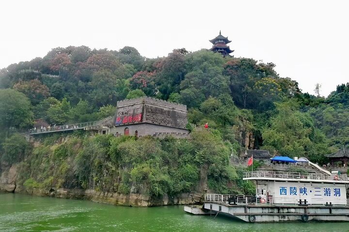 Tour privato di un giorno a Yichang alla grotta Sanyou e alla cascata Sanxia