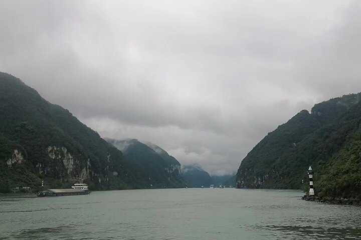 Tour privato di un giorno a Yichang alla grotta Sanyou e alla cascata Sanxia