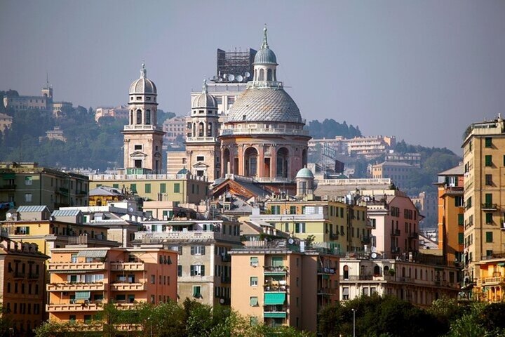 Tour a piedi delle attrazioni imperdibili di Genova con una guida