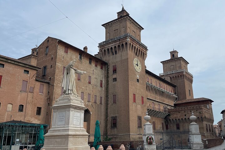 Privater Spaziergang durch das Stadtzentrum von Ferrara mit einem lokalen Führer