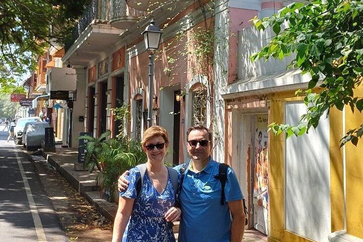 Pondi Marvels: Auroville & French Colony Tour fra Trichy