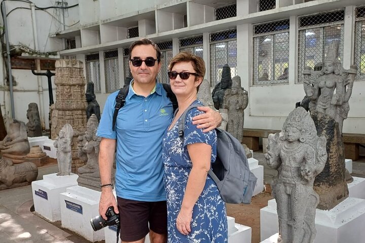 Pondi Marvels: Auroville & French Colony Tour fra Trichy
