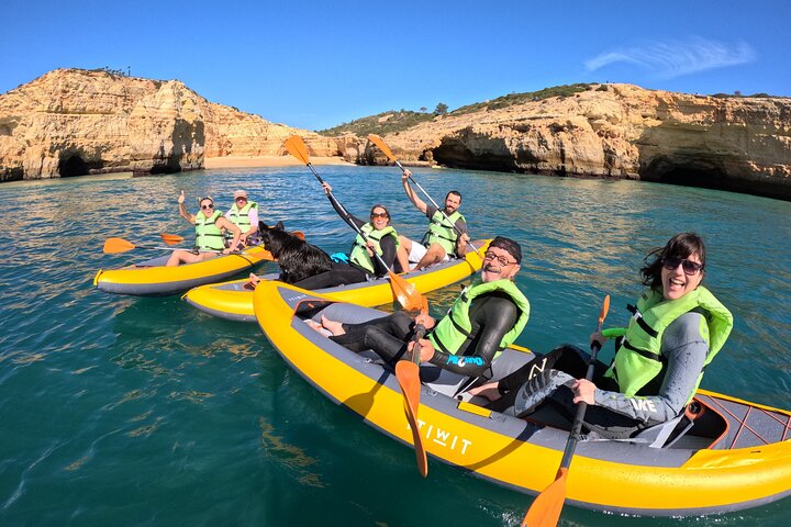 Excursion exclusive en kayak en petit groupe aux grottes de Benagil avec photos 4K