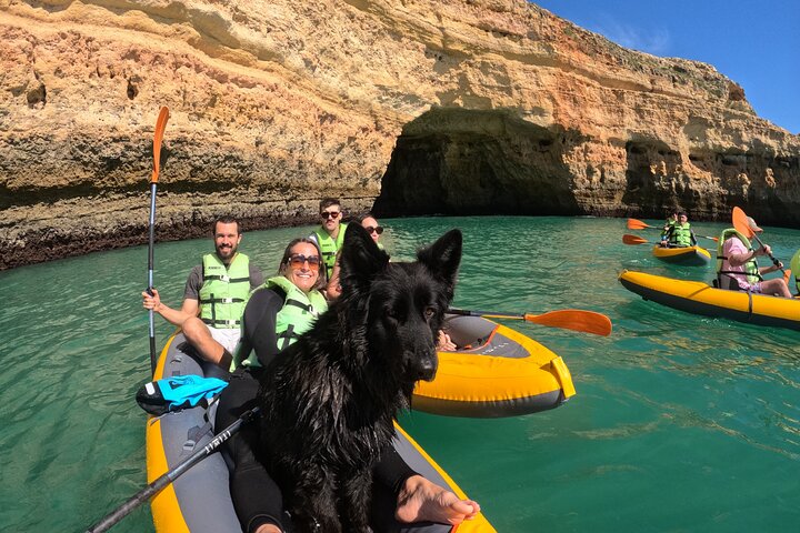 Excursion exclusive en kayak en petit groupe aux grottes de Benagil avec photos 4K