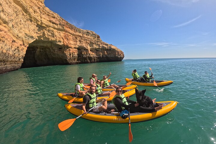 Excursion exclusive en kayak en petit groupe aux grottes de Benagil avec photos 4K