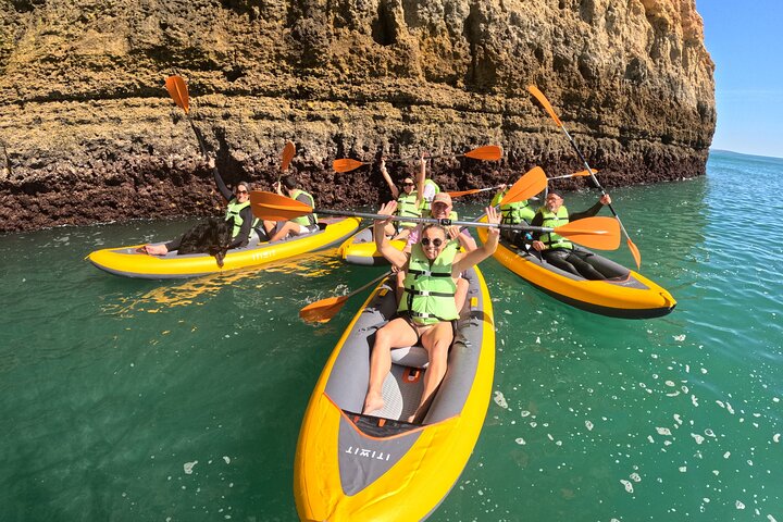 Excursion exclusive en kayak en petit groupe aux grottes de Benagil avec photos 4K