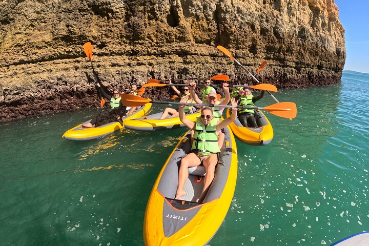 Excursion exclusive en kayak en petit groupe aux grottes de Benagil avec photos 4K