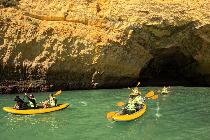 Excursion exclusive en kayak en petit groupe aux grottes de Benagil avec photos 4K