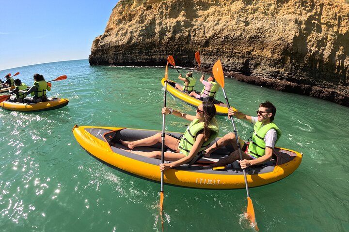Excursion exclusive en kayak en petit groupe aux grottes de Benagil avec photos 4K