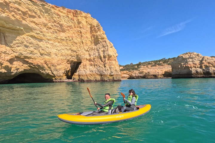 Excursion exclusive en kayak en petit groupe aux grottes de Benagil avec photos 4K