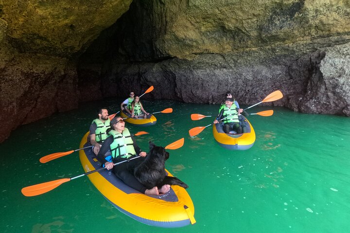 Excursion exclusive en kayak en petit groupe aux grottes de Benagil avec photos 4K
