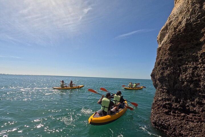 Excursion exclusive en kayak en petit groupe aux grottes de Benagil avec photos 4K