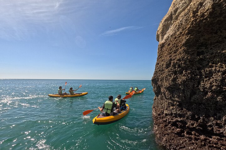 Excursion exclusive en kayak en petit groupe aux grottes de Benagil avec photos 4K