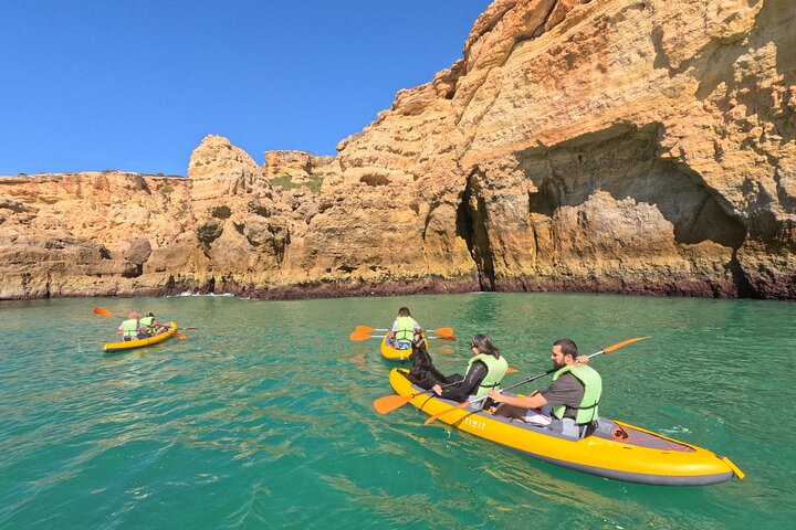 Excursion exclusive en kayak en petit groupe aux grottes de Benagil avec photos 4K