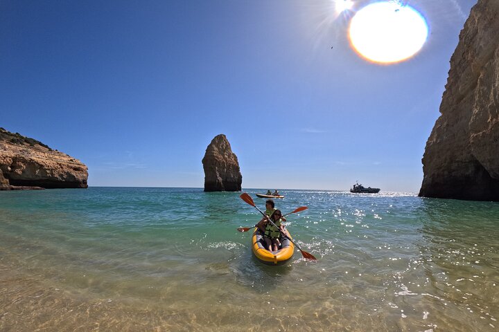 Excursion exclusive en kayak en petit groupe aux grottes de Benagil avec photos 4K
