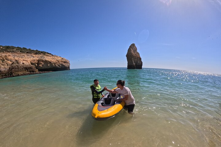Excursion exclusive en kayak en petit groupe aux grottes de Benagil avec photos 4K