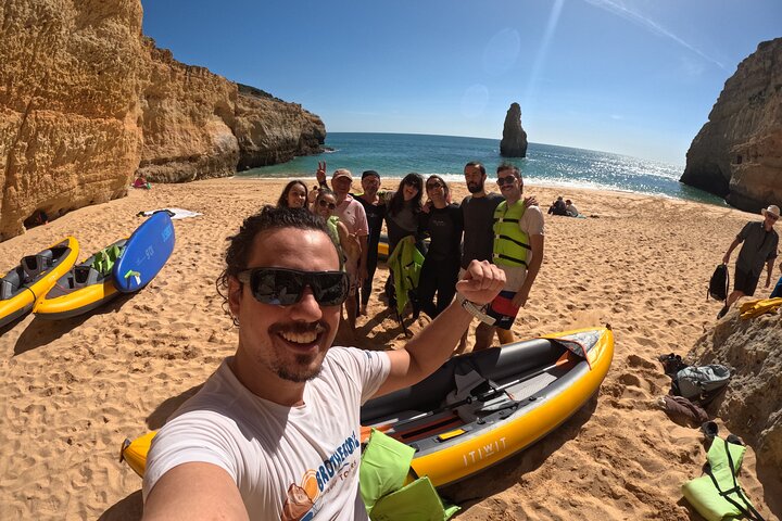 Excursion exclusive en kayak en petit groupe aux grottes de Benagil avec photos 4K