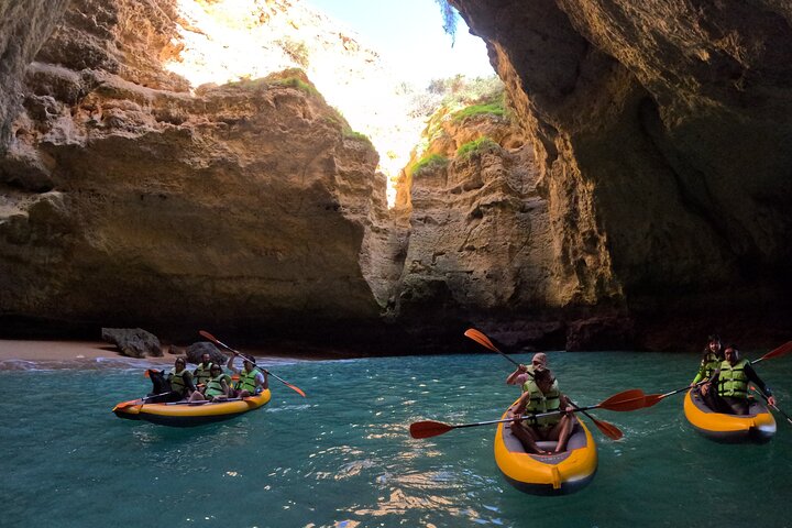 Excursion exclusive en kayak en petit groupe aux grottes de Benagil avec photos 4K