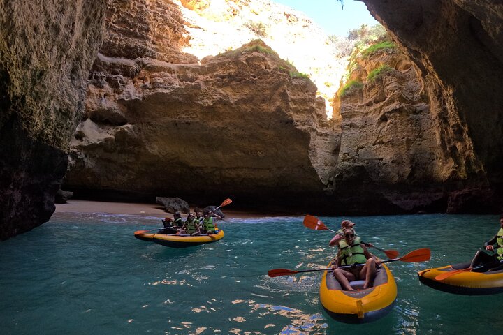 Excursion exclusive en kayak en petit groupe aux grottes de Benagil avec photos 4K