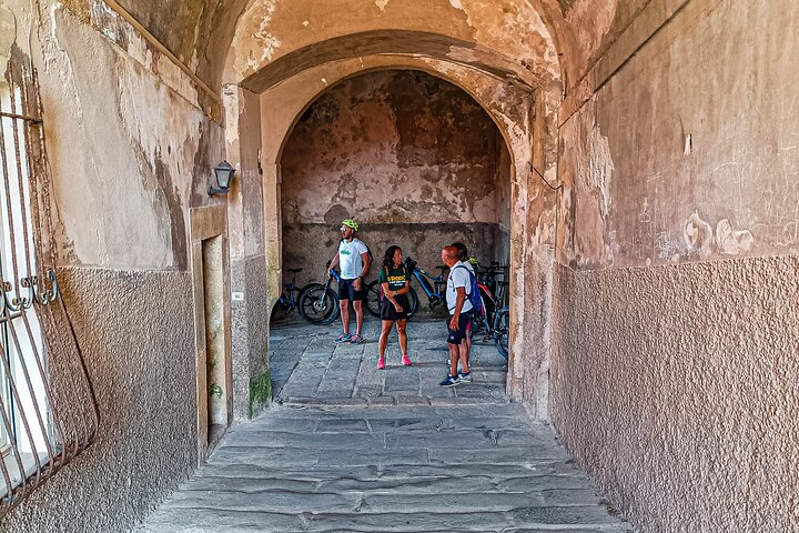 Experiência de bicicleta elétrica • Passeio por Portoferraio de bicicleta elétrica